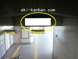 ゆりかもめ　東京ビッグサイト駅／ホーム階段／№2駅看板・駅広告、写真2
