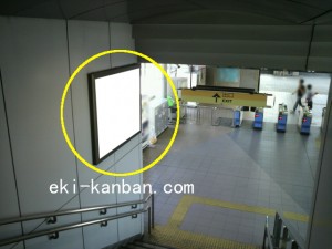 ゆりかもめ　青海駅／ホーム階段／№3駅看板・駅広告、写真2