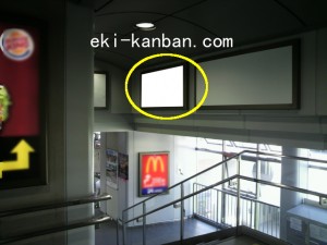 ゆりかもめ　お台場海浜公園駅／ホーム階段／№6駅看板・駅広告、写真2