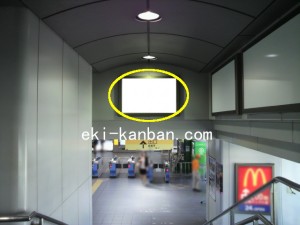 ゆりかもめ　お台場海浜公園駅／ホーム階段／№3駅看板・駅広告、写真2