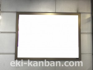 ゆりかもめ　新橋駅／デッキ階／№1駅看板・駅広告、写真2
