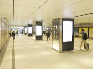 JR／東京駅／J-ADビジョン_東京駅丸の内地下連絡通路、駅デジタルサイネージ・駅広告、イメージ1