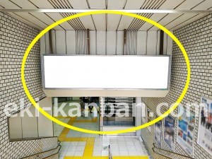 JR／前橋駅／上りホーム階段／№67駅看板・駅広告、写真1
