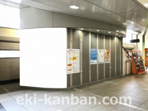 多摩都市モノレール　立川北駅／カーブシート①駅臨時広告・駅広告、写真2