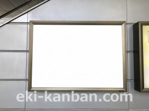 ゆりかもめ　新橋駅／デッキ階／№10駅看板・駅広告、写真3