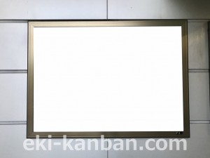 ゆりかもめ　新橋駅／デッキ階／№3駅看板・駅広告、写真3