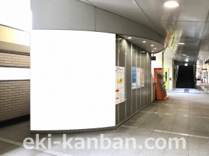 多摩都市モノレール　立川北駅／カーブシート①駅臨時広告・駅広告、写真1