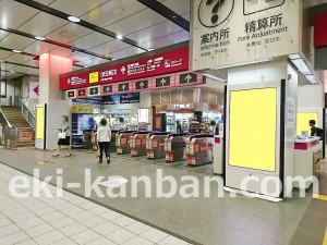 京王／新宿駅／新宿K-DGピリエ№DG駅デジタルサイネージ・駅広告、写真3