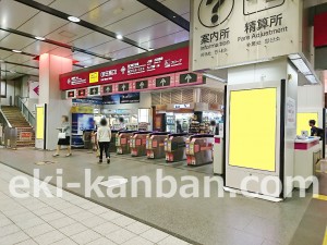 京王/新宿駅/新宿K-DGピリエ№DG駅デジタルサイネージ・駅広告、写真3