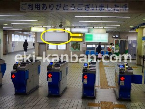 千葉都市モノレール　都賀駅／ラチ外正面壁／№4駅看板・駅広告、写真2