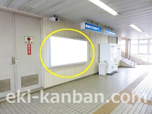 千葉都市モノレール 穴川駅/ラチ内正面壁/№2駅看板・駅広告、写真2