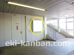 千葉都市モノレール　スポーツセンター駅／ラチ内正面壁／№2駅看板・駅広告、写真3