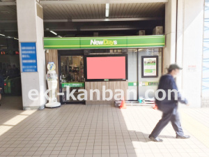 JR／稲毛海岸駅／NewDaysビジョン№D駅デジタルサイネージ・駅広告、写真2