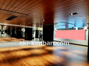 東京メトロ／銀座駅／銀座ノーブルビジョン 7日間№7駅デジタルサイネージ・駅広告、写真2