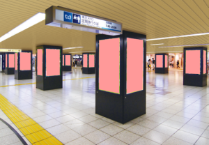 東京メトロ／新宿駅／MCV 単駅ジャック 新宿（定期券うりば前）№MCV駅デジタルサイネージ・駅広告、写真1