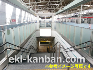 つくばエクスプレス　守谷駅／上りホーム／№1駅看板・駅広告、写真1