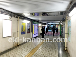 JR／高田馬場駅／A口道路側／№33駅看板・駅広告、写真1