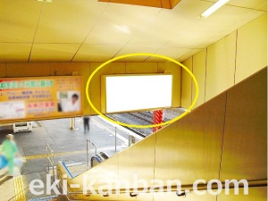 JR　成田駅／ホーム階段／№4駅看板・駅広告、写真2