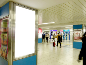 JR／池袋駅／中央通路／№130駅看板・駅広告、写真1