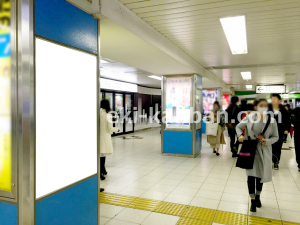 JR／池袋駅／中央通路／№125駅看板・駅広告、写真1