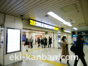 JR／新橋駅／地下1階／№33駅看板・駅広告、写真1