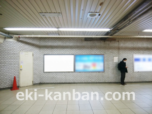 JR／新橋駅／地下1階／№9駅看板・駅広告、写真1