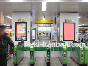 JR／稲毛駅／本屋改札口№S02（デジタルサイネージ稲毛駅改札正面）№02駅デジタルサイネージ・駅広告、写真2