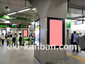 JR/浦和駅/J・ADビジョン 浦和駅改札口№AD駅デジタルサイネージ・駅広告、写真2