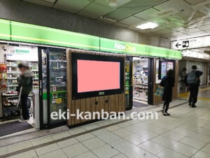 JR／新宿駅／NewDaysビジョン№D駅デジタルサイネージ・駅広告、写真2