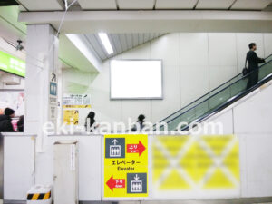 JR／渋谷駅／外回りホーム／№124駅看板・駅広告、写真1