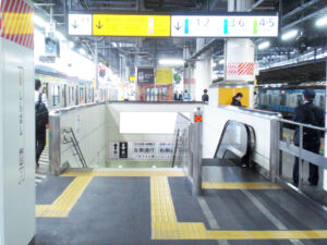 JR／新橋駅／東海ホーム／№3駅看板・駅広告、写真1