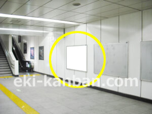 つくばエクスプレス　浅草駅／B3Fコンコース／№3駅看板・駅広告、写真1