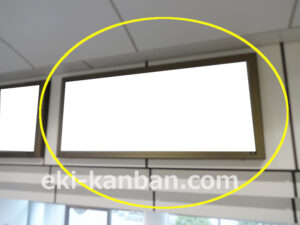 ゆりかもめ　お台場海浜公園駅／ホーム階段／№4駅看板・駅広告、写真2