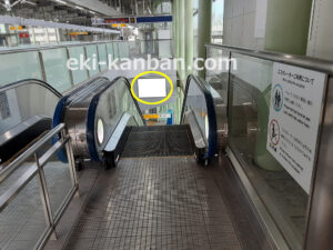 つくばエクスプレス／みどりの駅／上りホーム／№6駅看板・駅広告、写真2