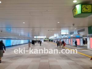 JR／新宿駅／J・ADビジョン 新宿駅東西自由通路 1社ジャック放映№1駅デジタルサイネージ・駅広告、写真3