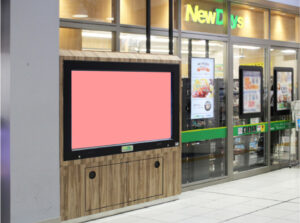 JR／大崎駅／NewDaysビジョン№D駅デジタルサイネージ、写真1