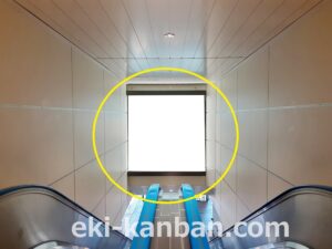 JR／千葉駅／3Ｆ改札階段／№3駅看板・駅広告、写真2