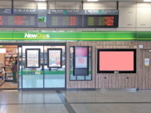 JR／柏駅／NewDaysビジョン№D駅デジタルサイネージ、写真1
