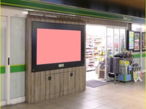 JR/四ツ谷駅/NewDaysビジョン№D駅デジタルサイネージ、写真3