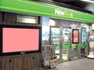 JR／浦和駅／NewDaysビジョン№D駅デジタルサイネージ、写真1