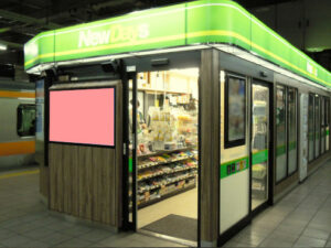 JR／立川駅／NewDaysビジョン№D駅デジタルサイネージ、写真4