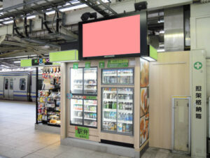 JR／横浜駅／NewDaysビジョン№D駅デジタルサイネージ、写真5