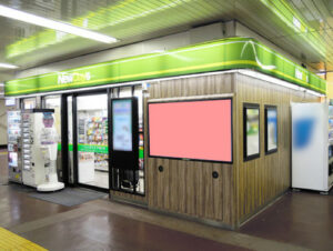 JR／戸塚駅／NewDaysビジョン№D駅デジタルサイネージ、写真2