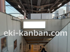JR／武蔵浦和駅／ホーム階段／№1駅看板・駅広告、写真2