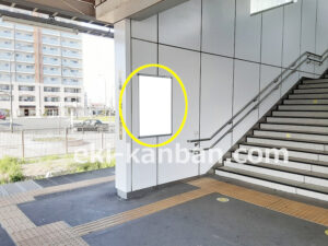 JR　袖ケ浦駅／ホーム階段／№4駅看板・駅広告、写真1