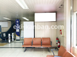 シーサイドライン／市大医学部駅／／№4駅看板・駅広告、写真2