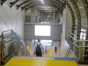 つくばエクスプレス／つくば駅／ホーム／№2駅看板・駅広告、写真2