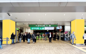 新大久保改札外アドピラー2本セット