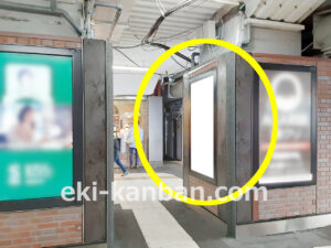 JR／新橋駅／北改札外／№113駅看板・駅広告、写真2