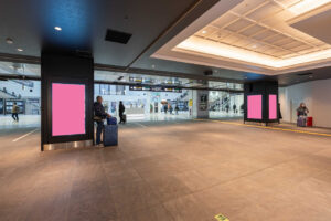 東京モノレール／羽田空港第1ターミナル駅／J・ADビジョン 羽田空港第1ターミナルB1京急線乗換通路№1、写真2